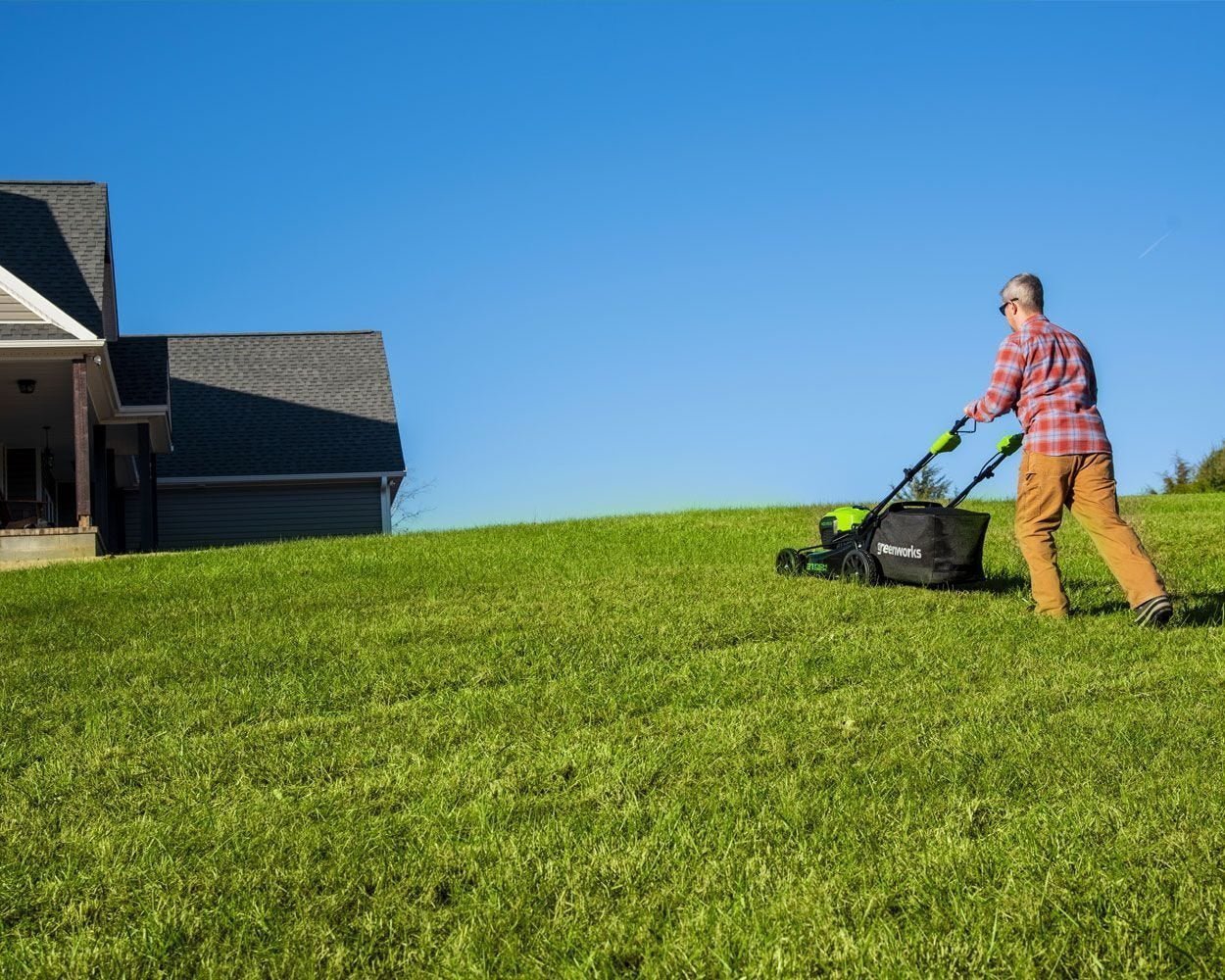 Greenworks Self-Propelled 21-inch Brushless Lawn Mower 40V with 5Ah Battery and Charger